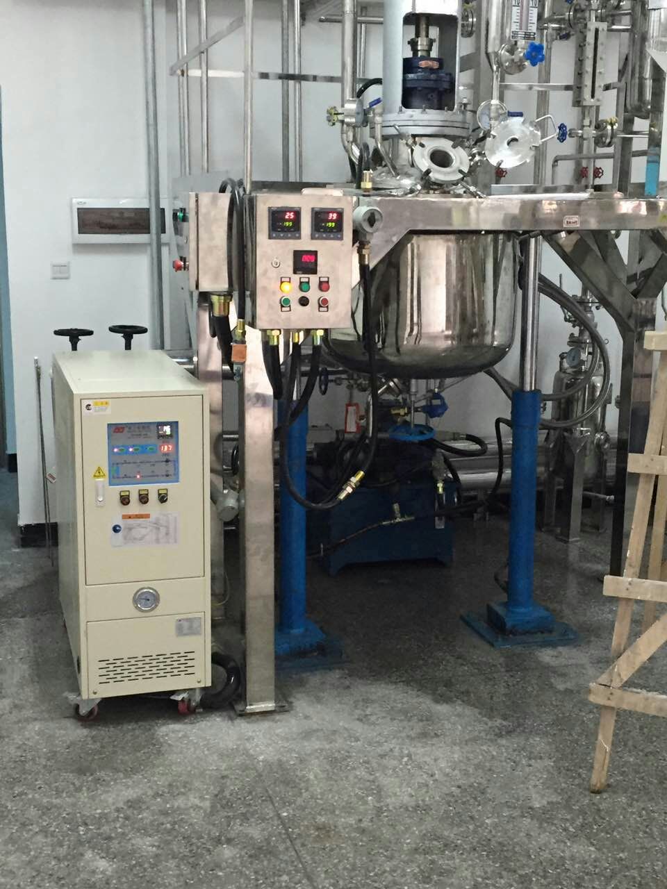 實驗反應(yīng)釜夾套模溫機 實驗反應(yīng)釜夾套模溫機